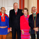 Sametingspresident Egil Olli (t.v.) og plenumsleder Jarle Jonassen (t.h.) var blant gratulantene på Slottet (Foto: Erlend Aas / NTB scanpix)